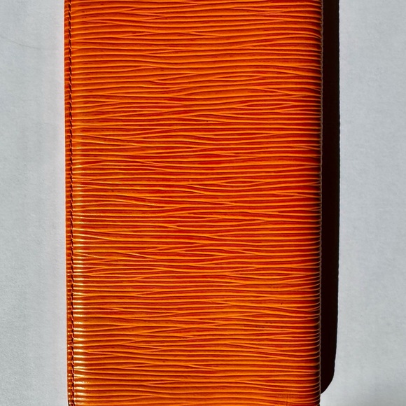 Louis Vuitton Vibrant Orange Epi Leather Wallet/Passport Cover - Picture 2 of 6